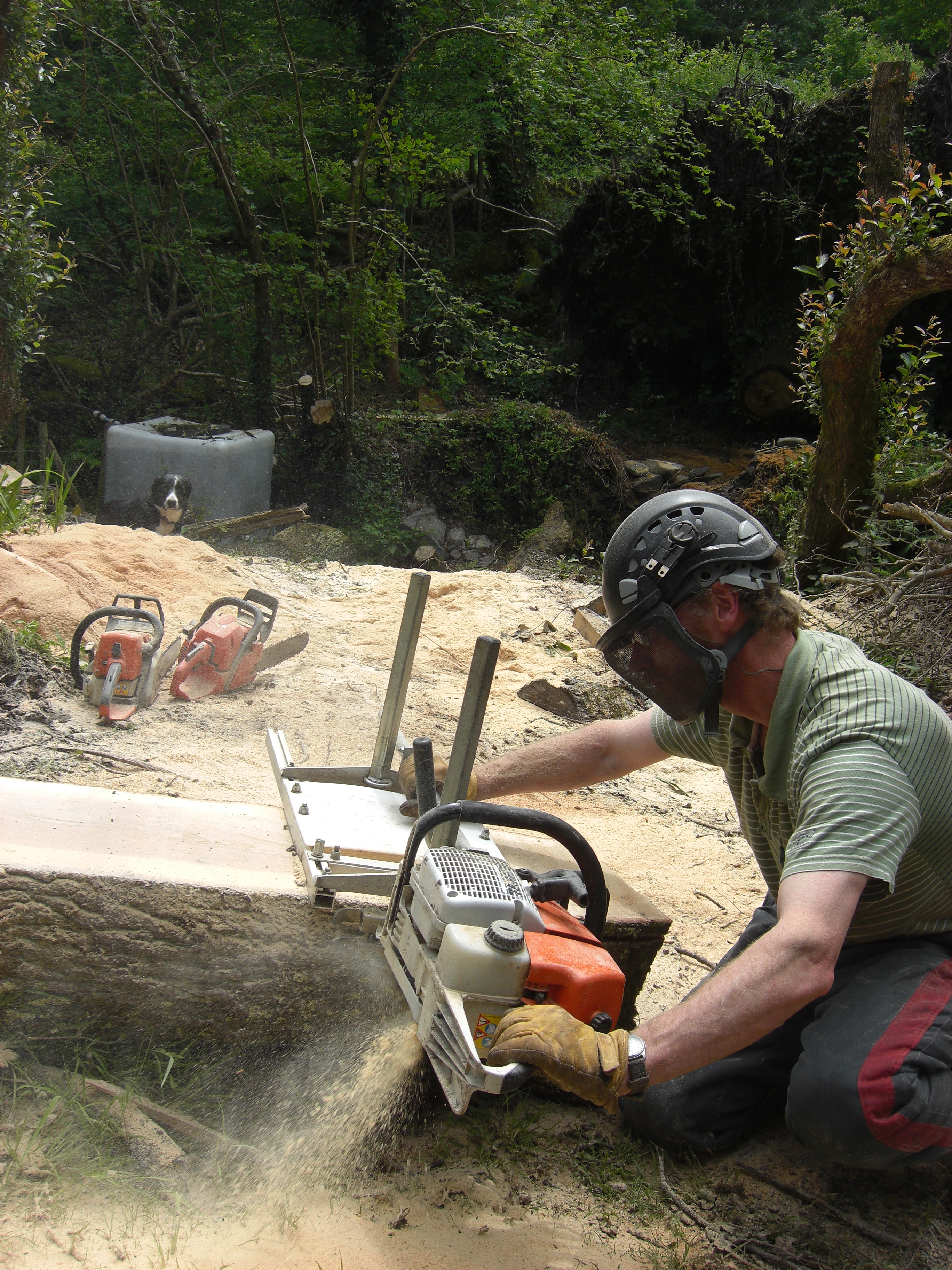 Using an Alaskan chain-saw mill to cut oak planks